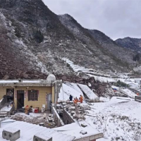 18戶(hù)47人被掩埋！采礦導致山體滑坡？